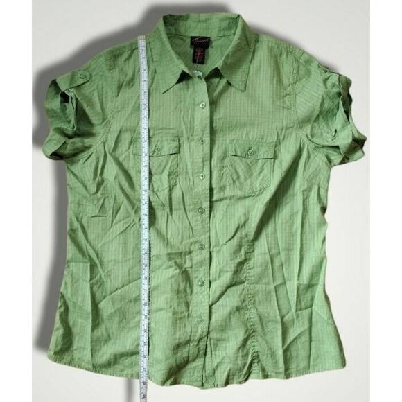 Torrid NWT Short Sleeve Roll Tab Button Up Top Size 2 Green - Picture 6 of 7